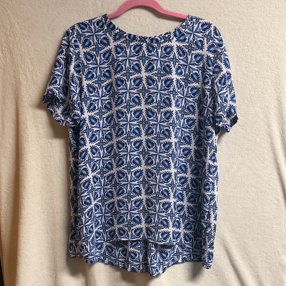 LOFT Blue and White Tile-Print Short Sleeve Top